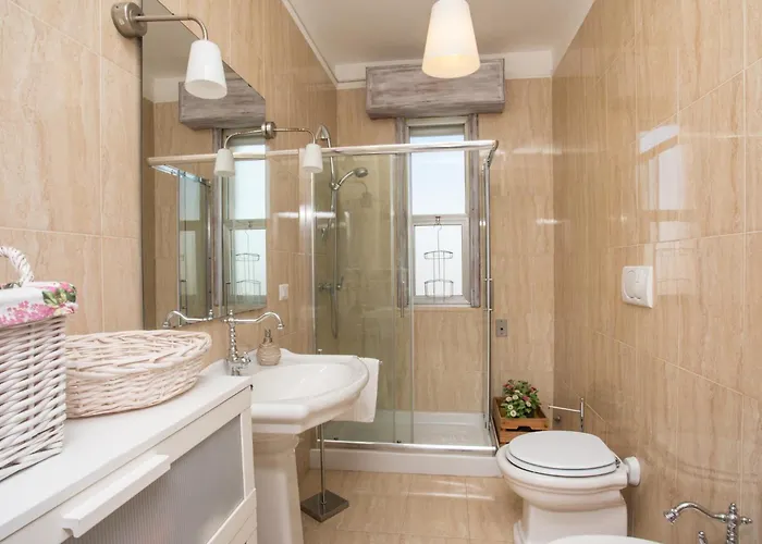 Regina Terrace 公寓 *